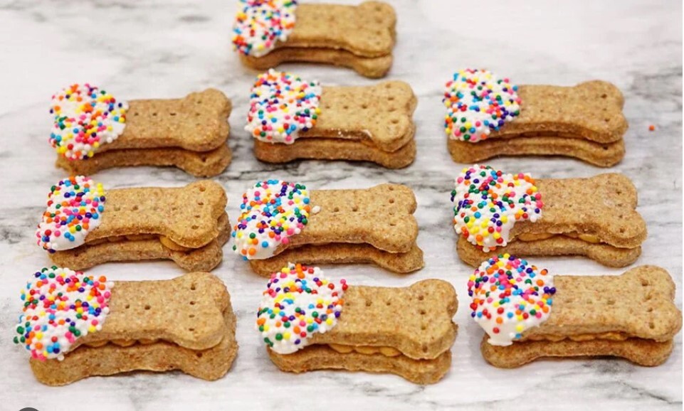 Amazing huds and toke pet treats